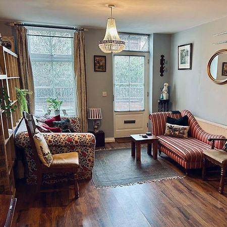 Quirky Town Centre Apartment With River Terrace Macclesfield Exterior foto